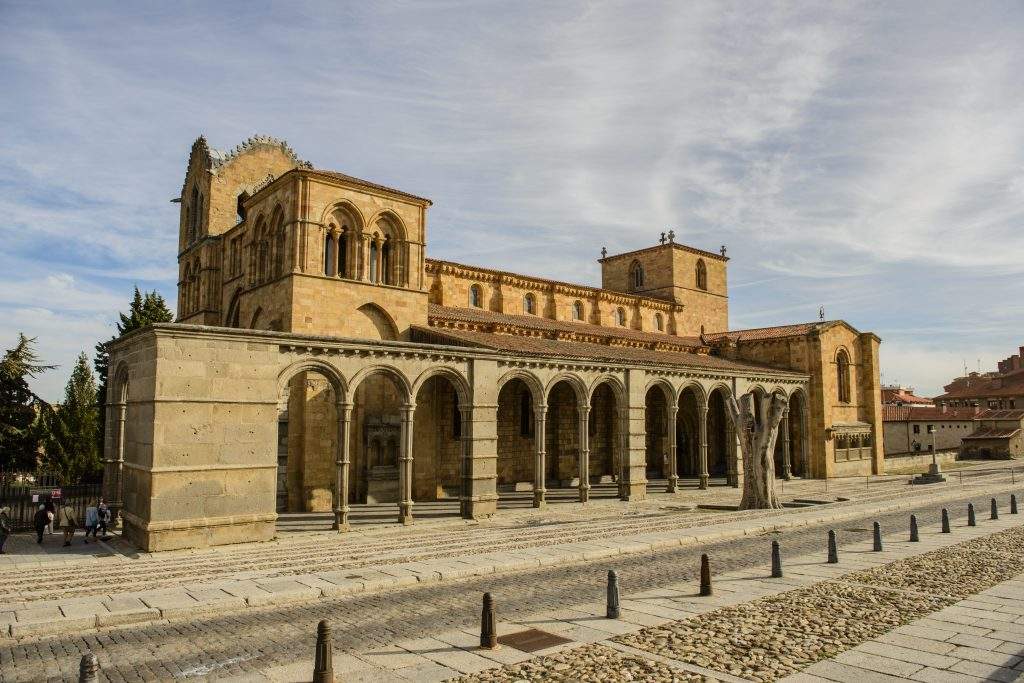 basilica parroquia de los santos hermanos vicente avila