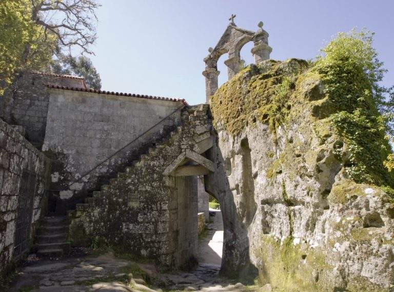 ⊛ Iglesia De San Pedro De Rocas (Esgos)
