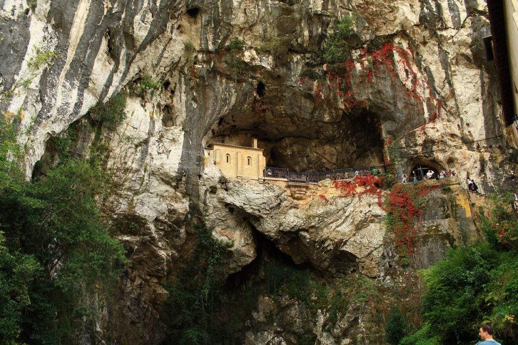 santuario de covadonga santa cueva covadonga